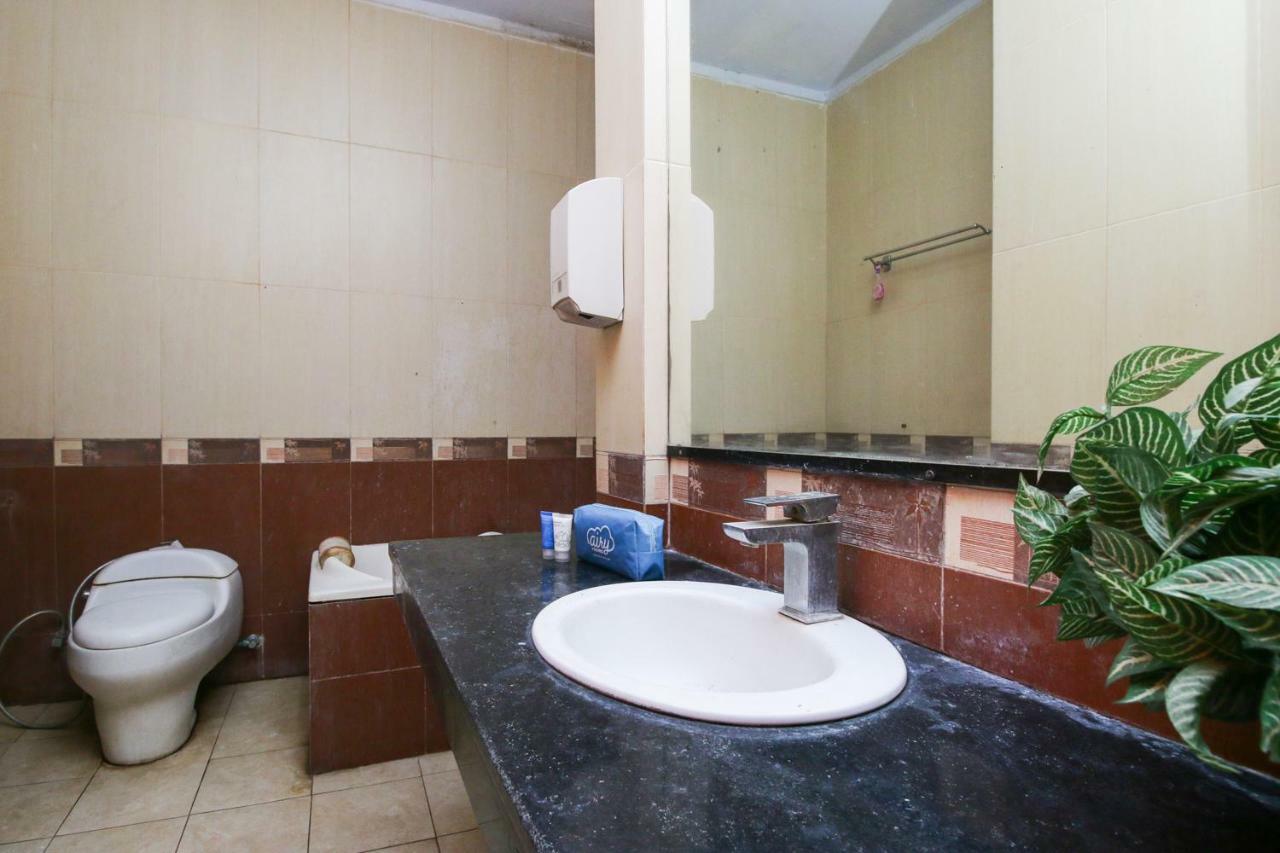 Airy Sungai Saddang Baru 18h Wisma tamu Makassar